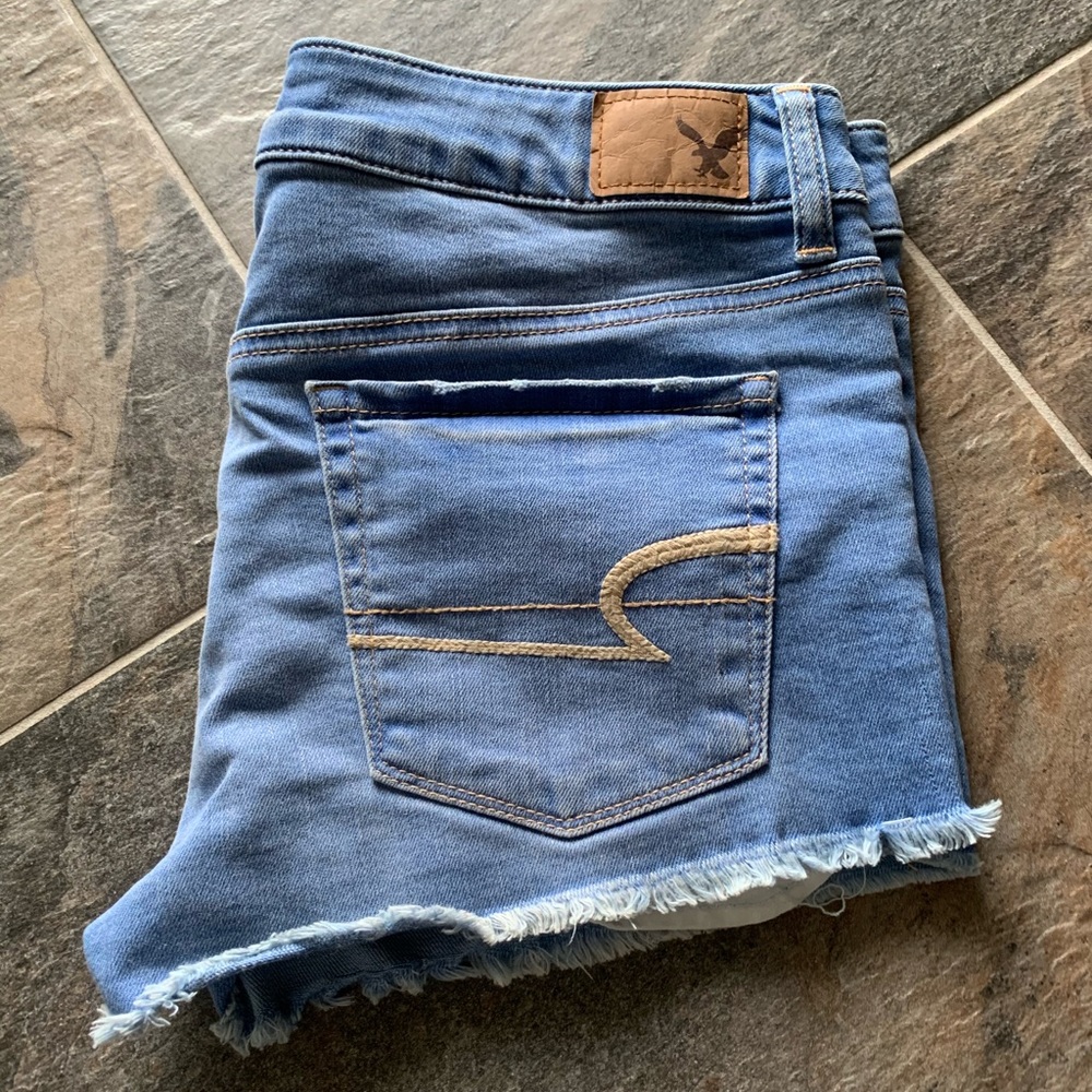American Eagle (AE) Shortie Jean Shorts! - Picture 4 of 7